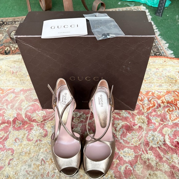 Gucci Women's Gold Peep Toe Heels Size 38 - Picture 8 of 10